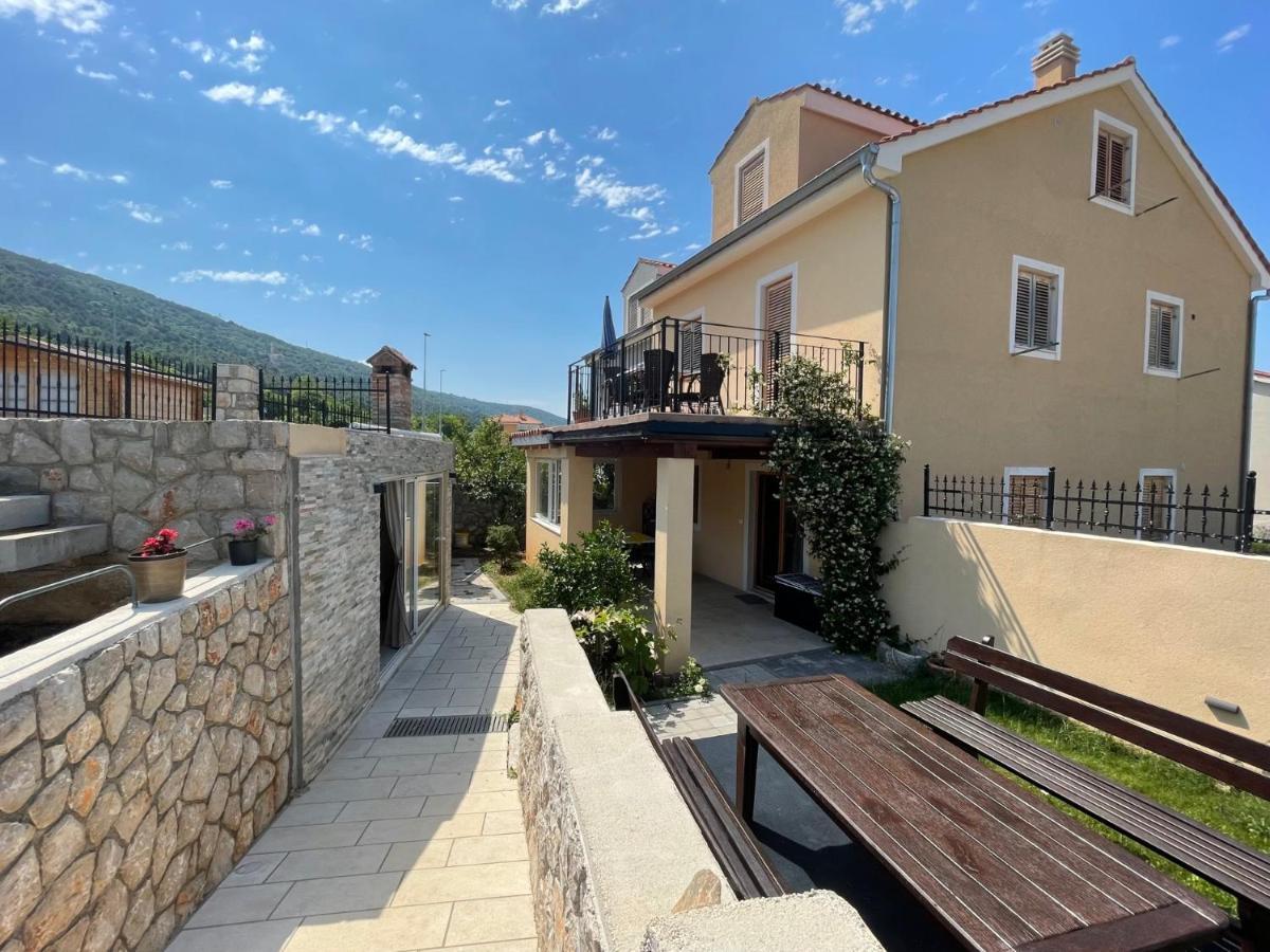 Lovro #1 & #2 Apartments Cres Exterior photo