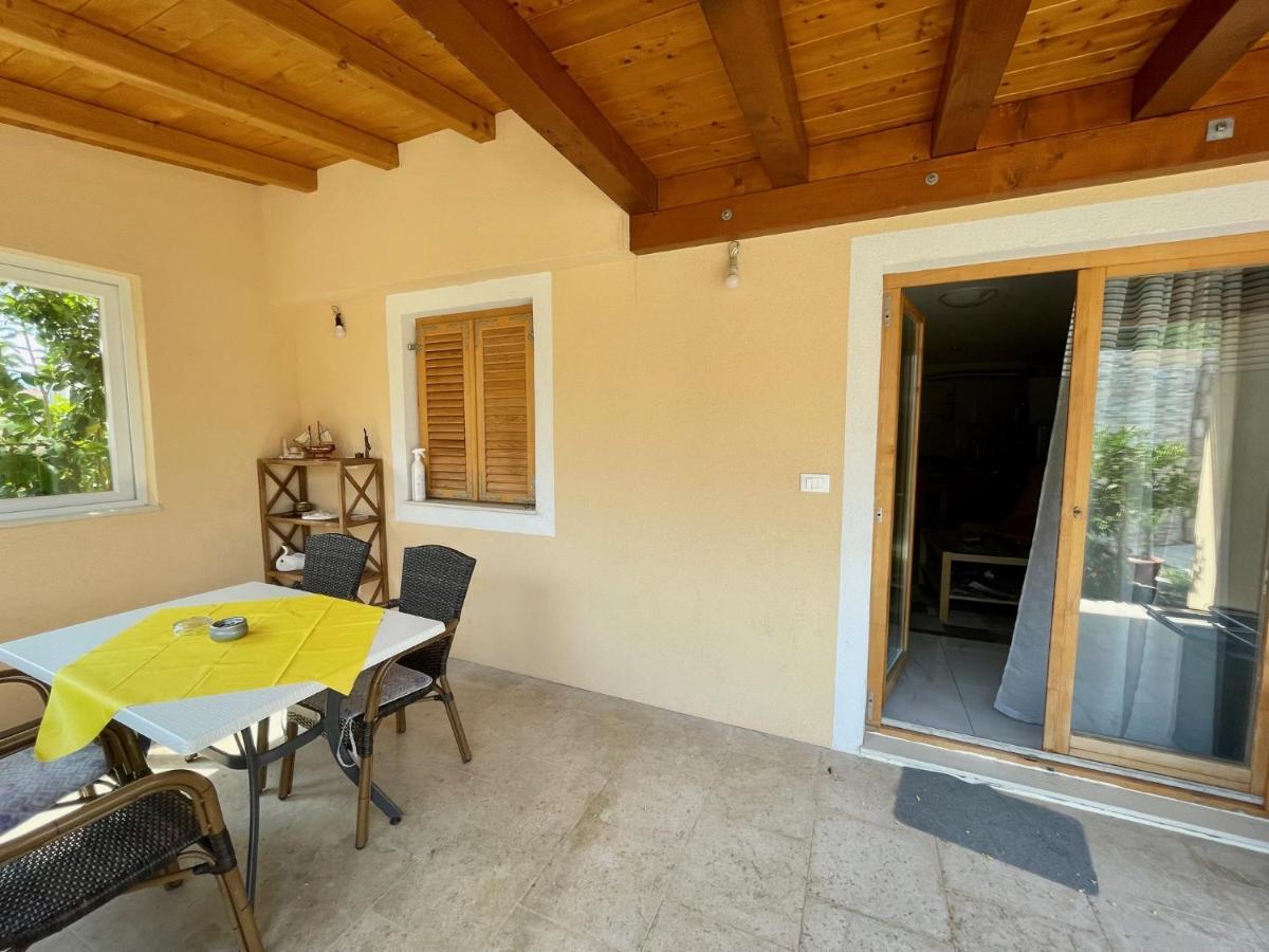 Lovro #1 & #2 Apartments Cres Exterior photo